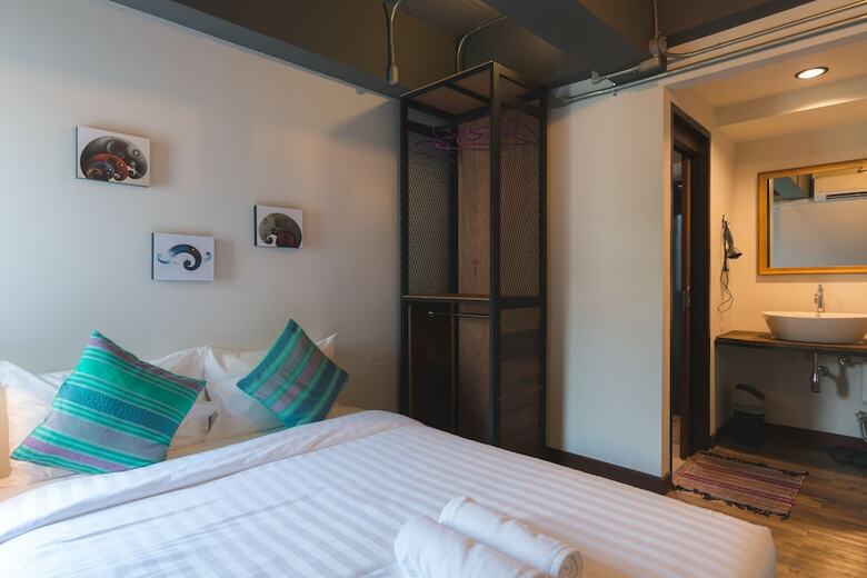 Hostal 33 Poshtel - Adults Only