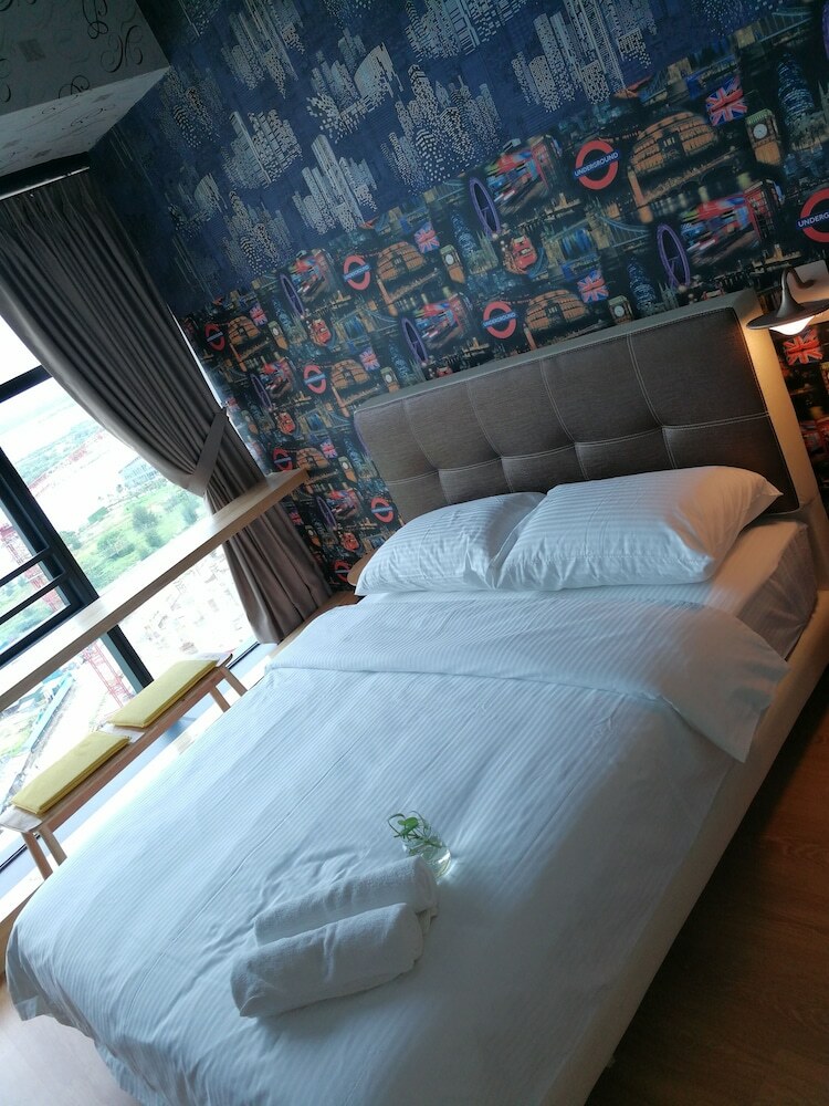 Mdm Woon's At Country Garden Danga Bay