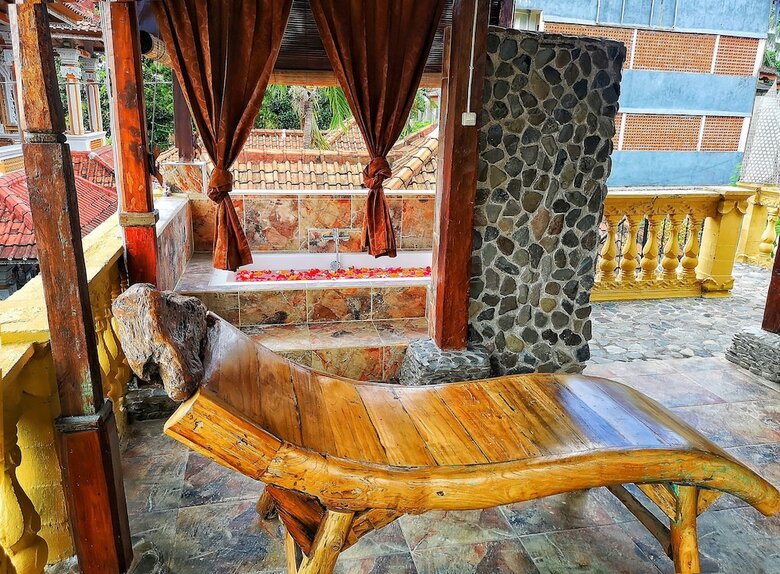 Bed & Breakfast Lovina Palace