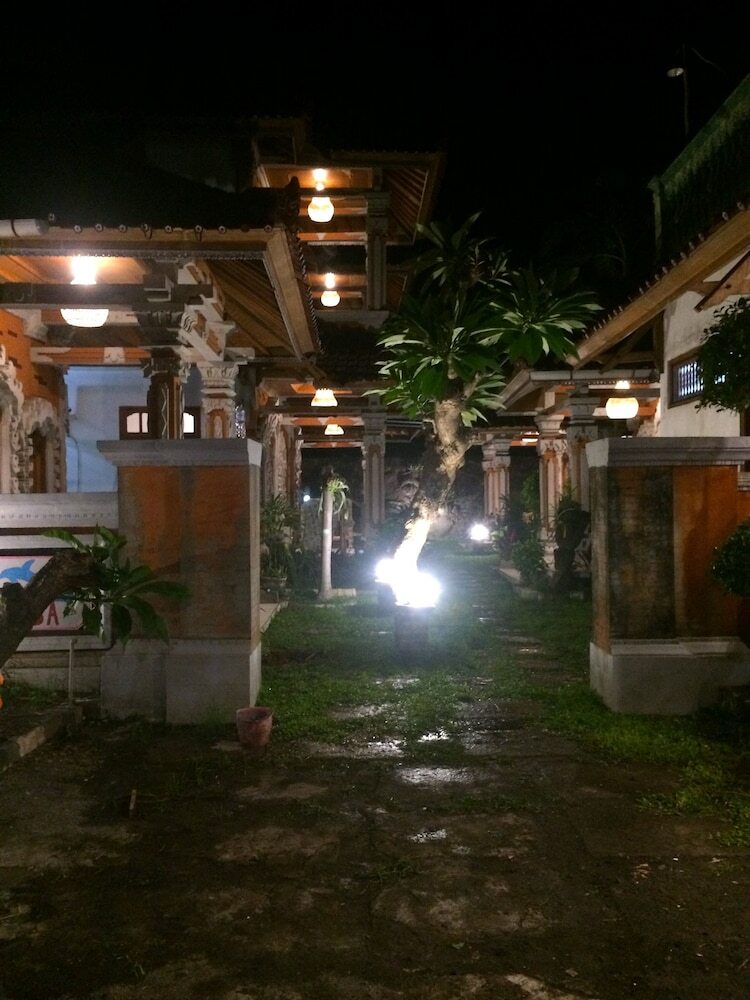 Bed & Breakfast Lovina Palace