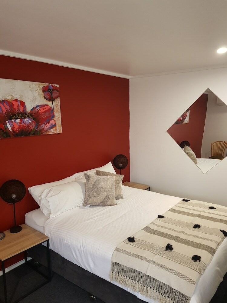 Town House Motor Inn