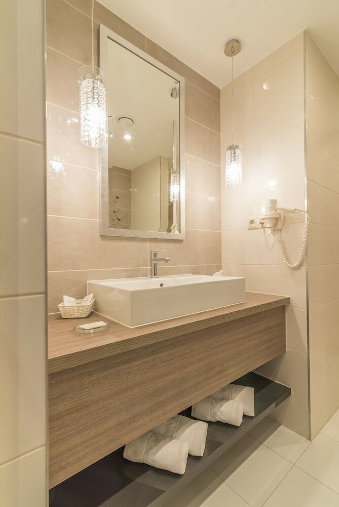 Hotel Zena Beauty & Shopping Center