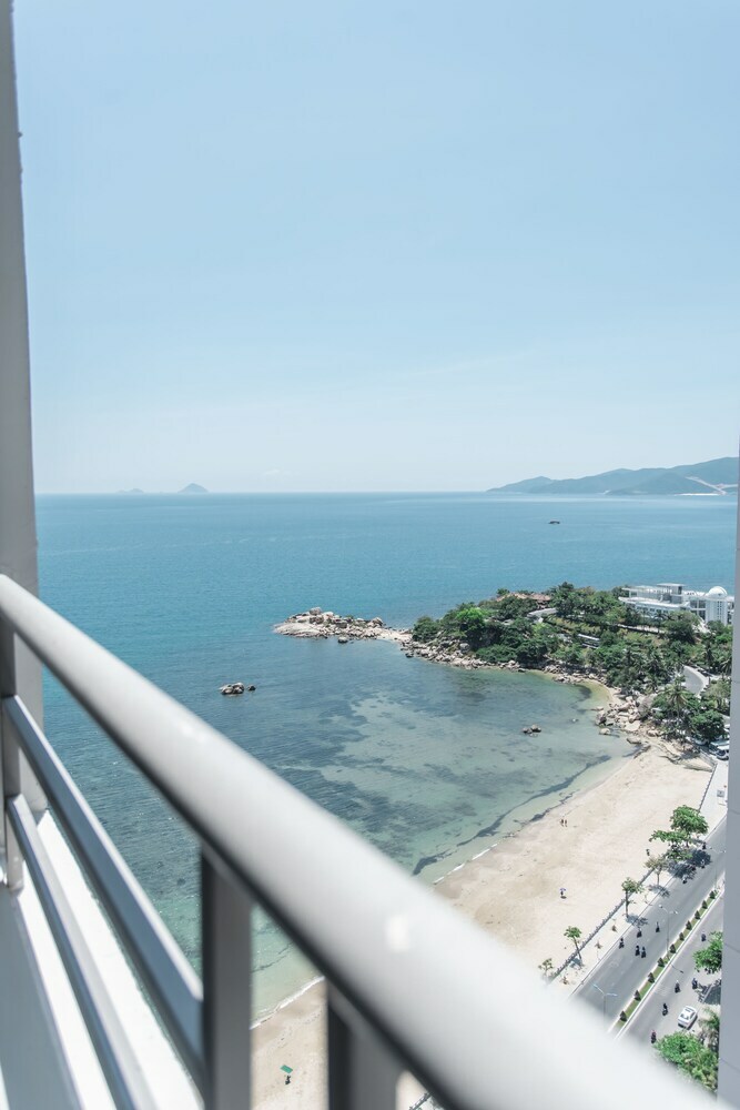 Aparthotel Beach Front Oceanous Apartment