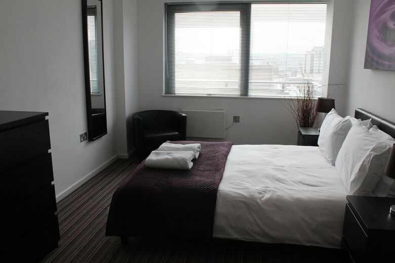 City Crash Pad - West Street Apartments