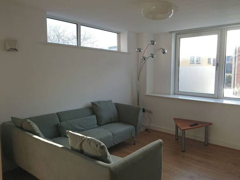 High 5 Apartment