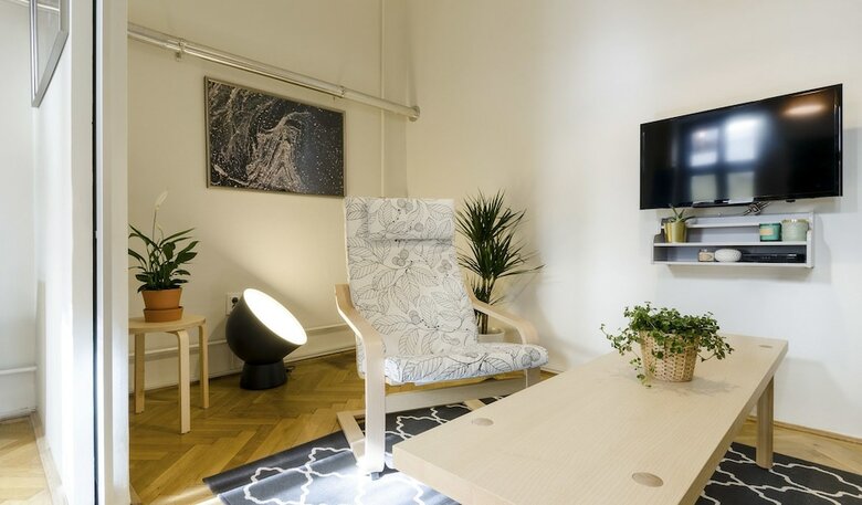 Chic Tarragon Apartments