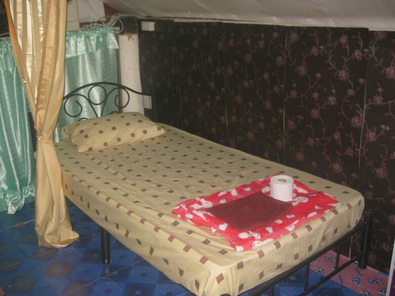 Hostal Tawan Hostel