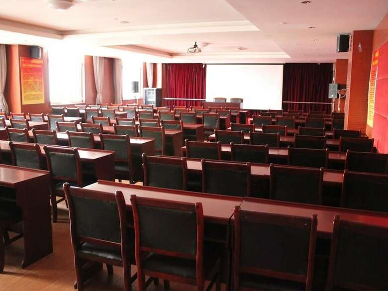 Tianjin Yihai Pearl Hotel