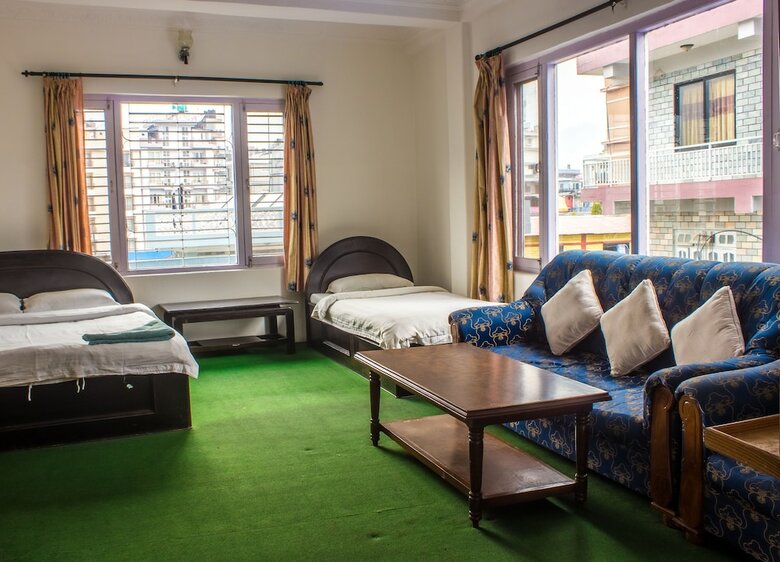 Hotel Giri Guest House