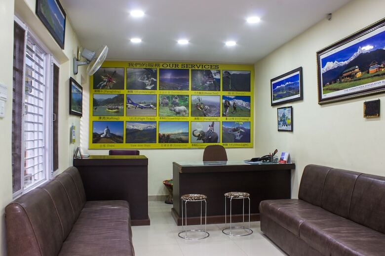 Hotel Giri Guest House