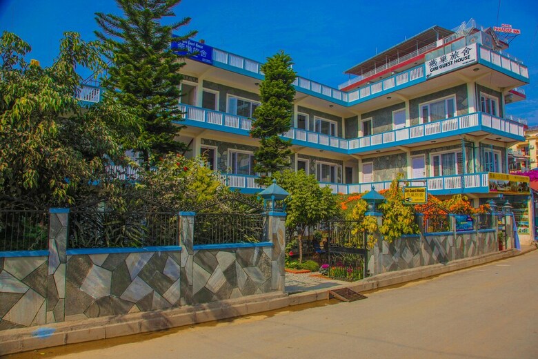 Hotel Giri Guest House