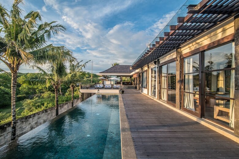 Absolute Cliff Front Pandawa Beach Villa