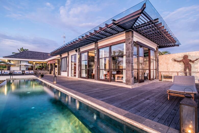 Absolute Cliff Front Pandawa Beach Villa