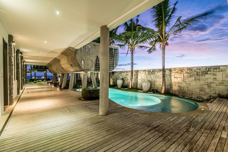 Absolute Cliff Front Pandawa Beach Villa