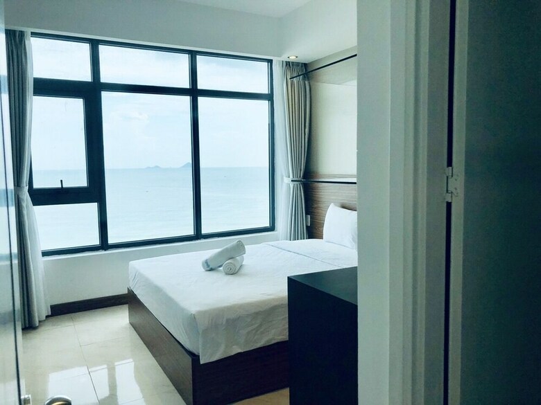 Handy Beachfront Apartment