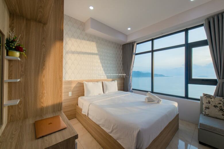 Handy Beachfront Apartment