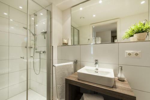 Apartamento Ferienwohnung "b�sumer Reethus"