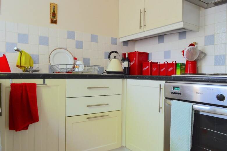 Apartamentos Amazing Quiet 1 Bedroom Flat With Charming Garden
