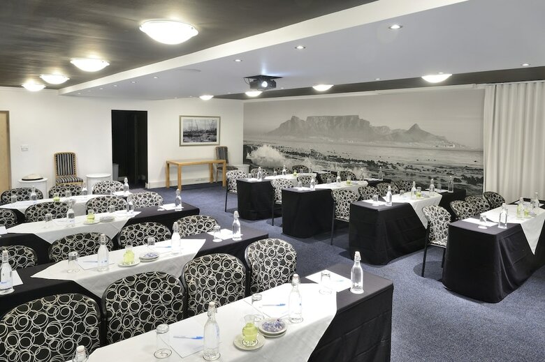 Peninsula All-suite Hotel