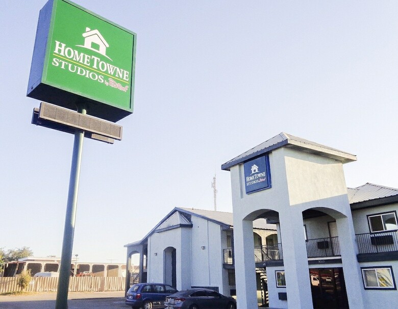 Motel Hometowne Studios Midland