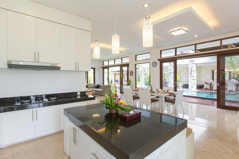 Villa Club Corner Residence By Nagisa Bali