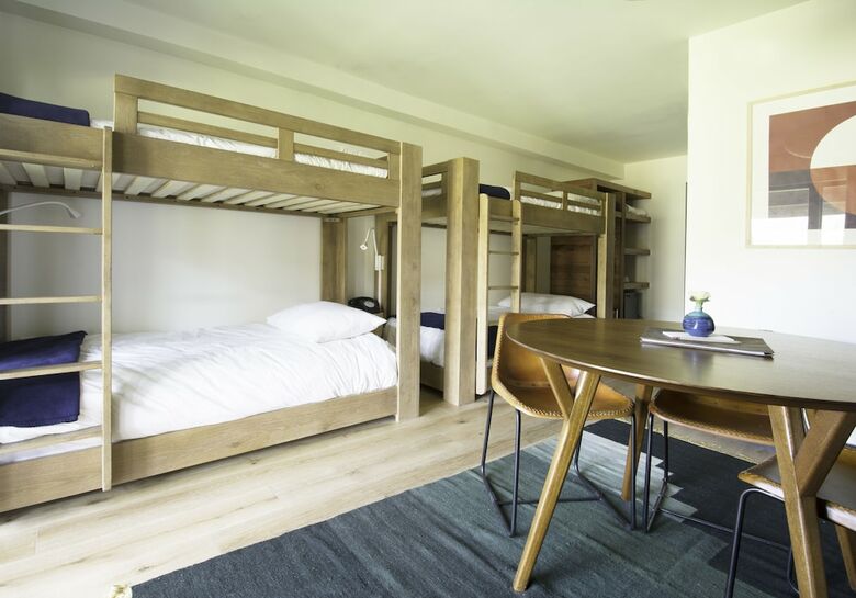 Hotel Timber Cove Resort