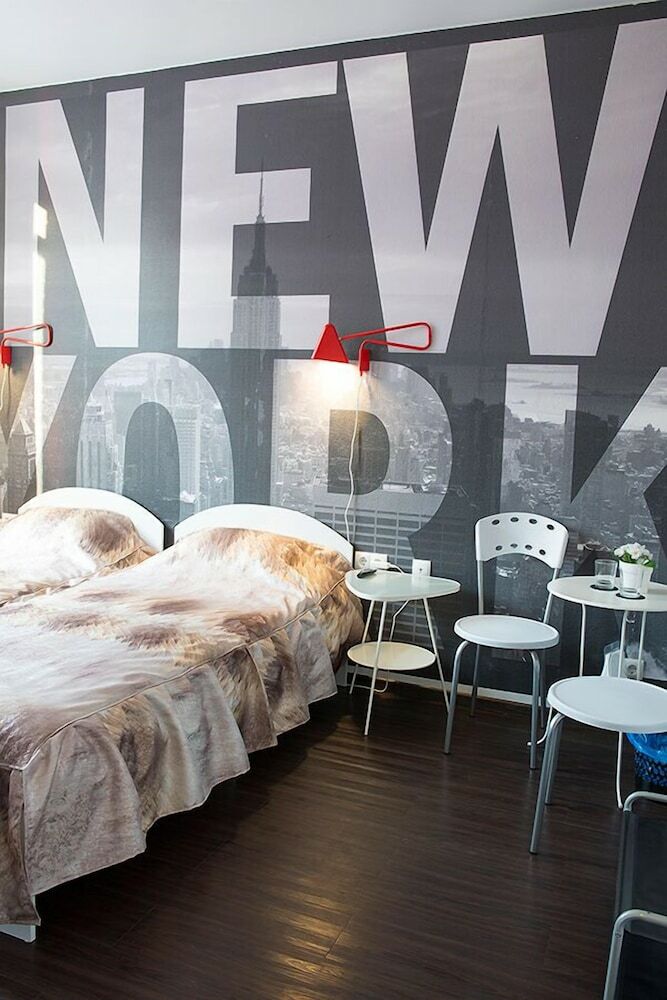 Red Hotel