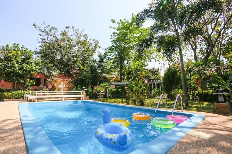 Hotel Phalaburi Resort