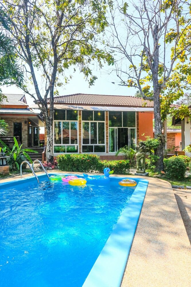 Hotel Phalaburi Resort