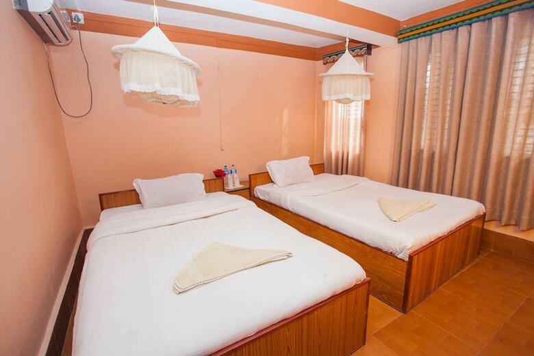 Hotel Chitwan Tiger Camp