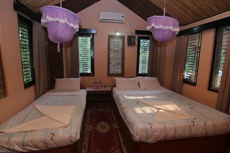Hotel Chitwan Tiger Camp