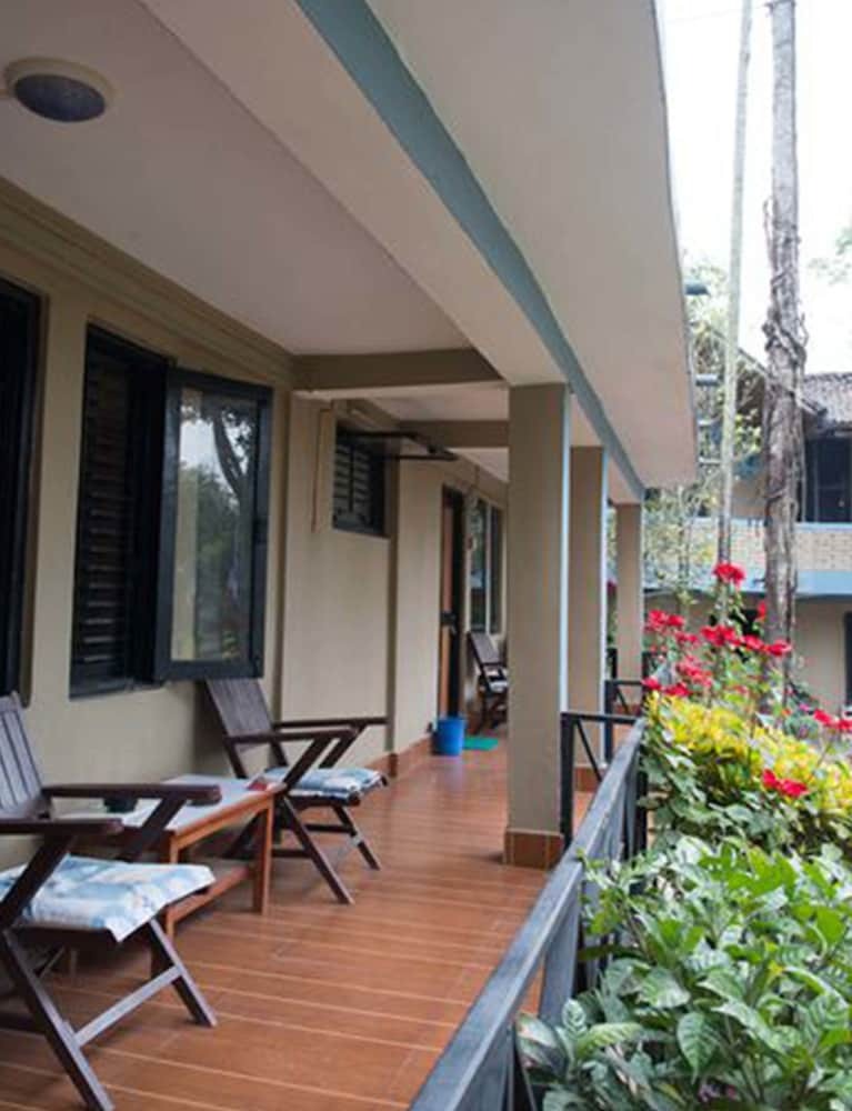 Hotel Chitwan Tiger Camp