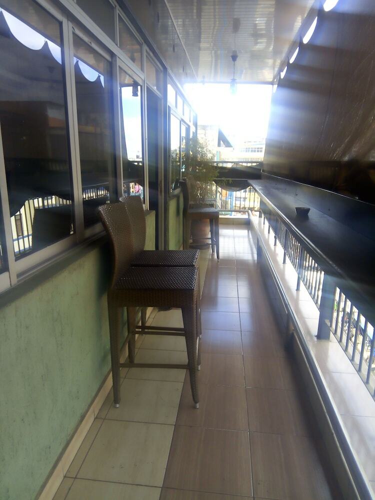 Ash White Hotel