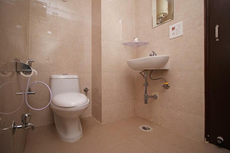 Hotel Oyo 9273 Surya Palace
