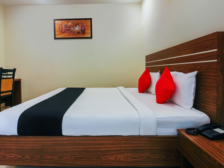 Oyo 8941 Hotel Golden Leaves