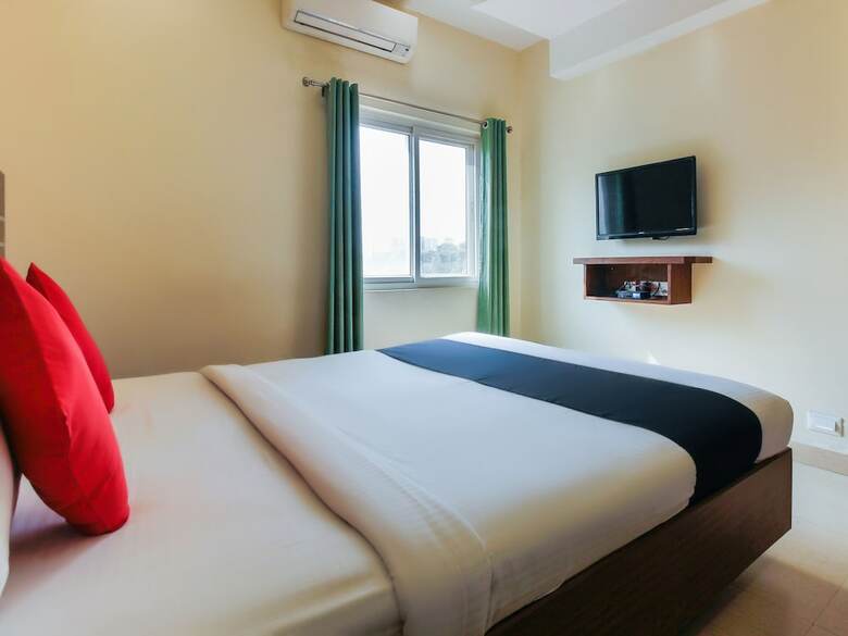 Oyo 8941 Hotel Golden Leaves