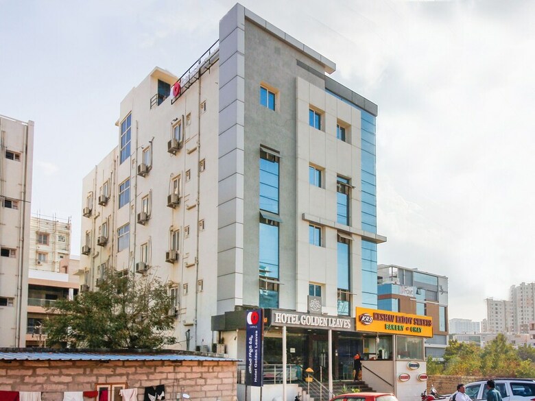 Oyo 8941 Hotel Golden Leaves