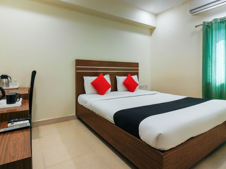 Oyo 8941 Hotel Golden Leaves