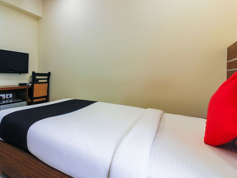 Oyo 8941 Hotel Golden Leaves