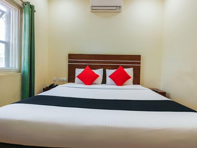 Oyo 8941 Hotel Golden Leaves