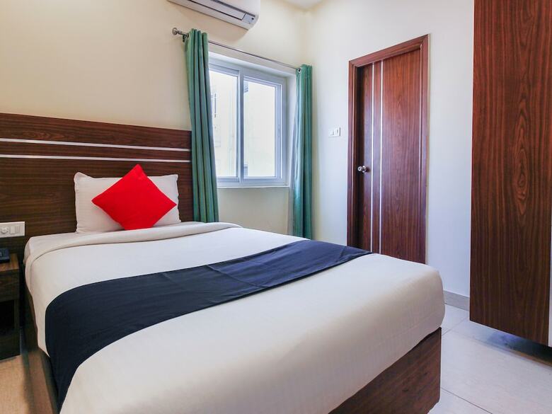 Oyo 8941 Hotel Golden Leaves