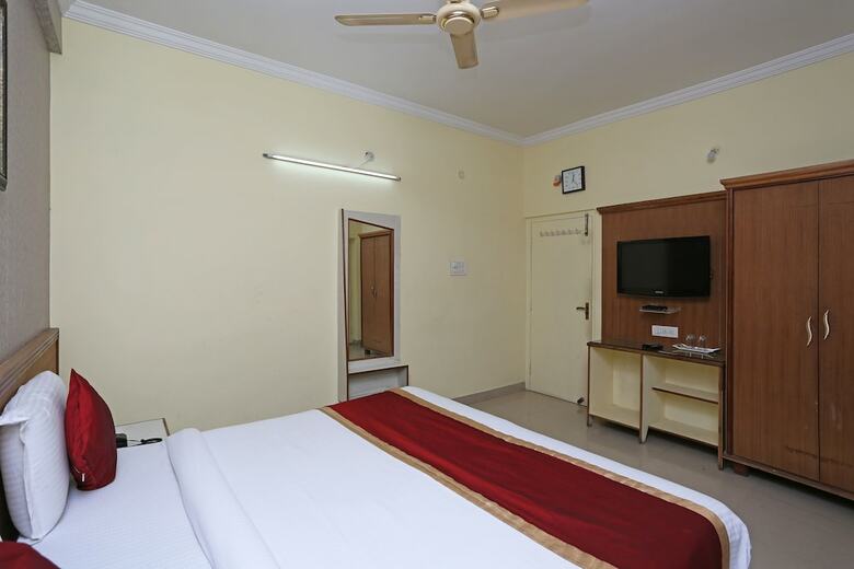Hotel Oyo 8932 Delight Inn Gachibowli