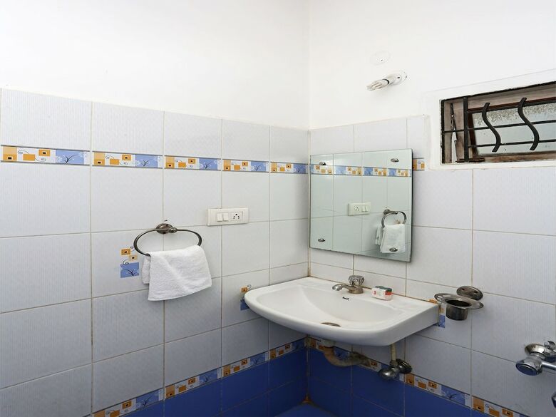 Hotel Oyo 8932 Delight Inn Gachibowli