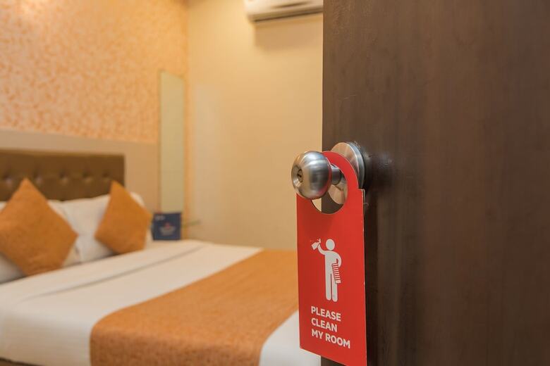 Oyo 8678 Hotel Golden Nest