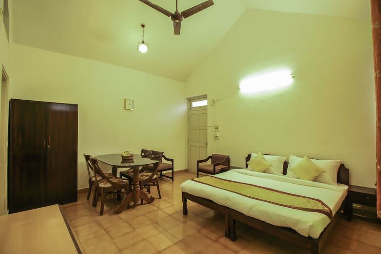 Hotel Oyo 10495 Home Poolview 1bhk Candolim