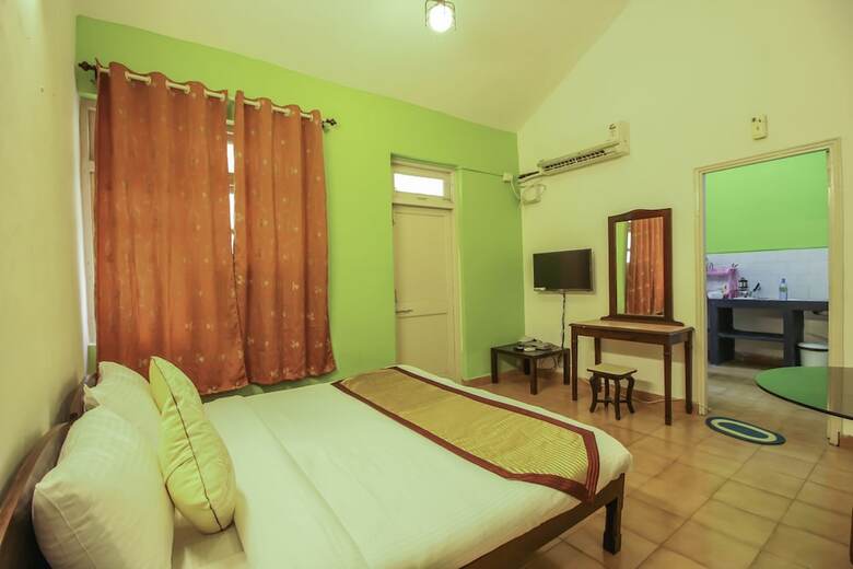 Hotel Oyo 10495 Home Poolview 1bhk Candolim