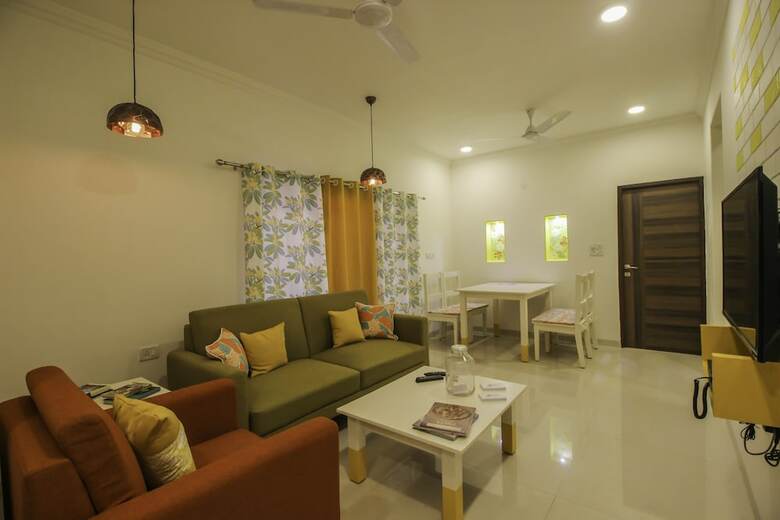 Apartamentos Oyo 10966 Home Poolside Paradise 2bhk Siolim