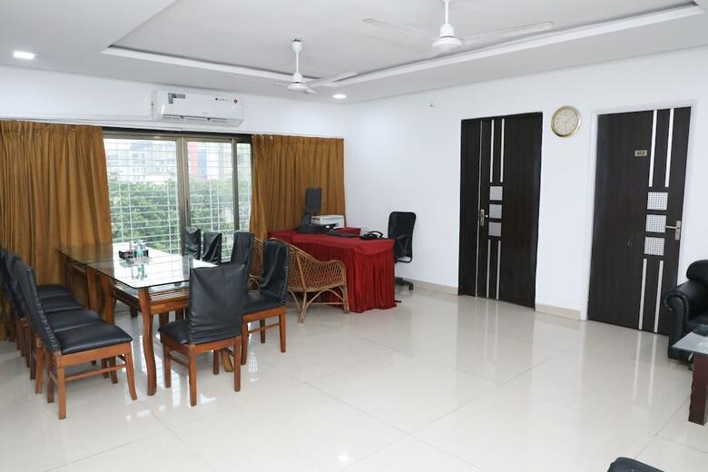 Hotel Oyo 7150 Apartment Metro View Residency