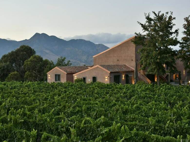 Agroturismo Cavanera Etnea Resort & Wine Experience