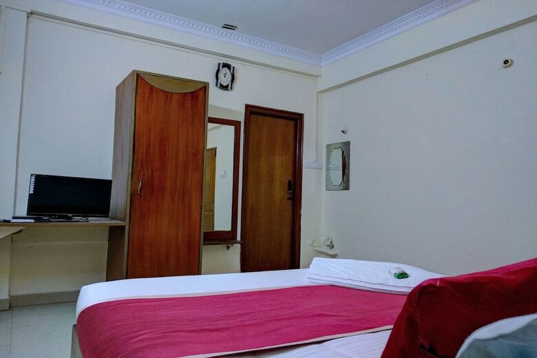 Hotel Oyo 10435 Star Deluxe Lodge